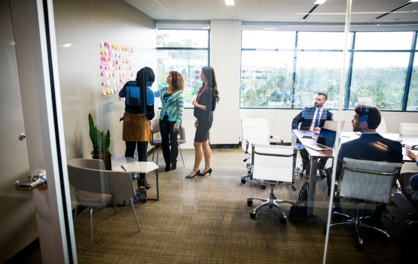 Leading-Change-Four-Tips-to-Keep-Your-Organization-Nimble-During-Disruption_mobile